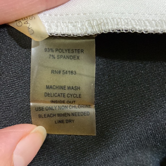 Calvin Klein top. Size M - Picture 9 of 9